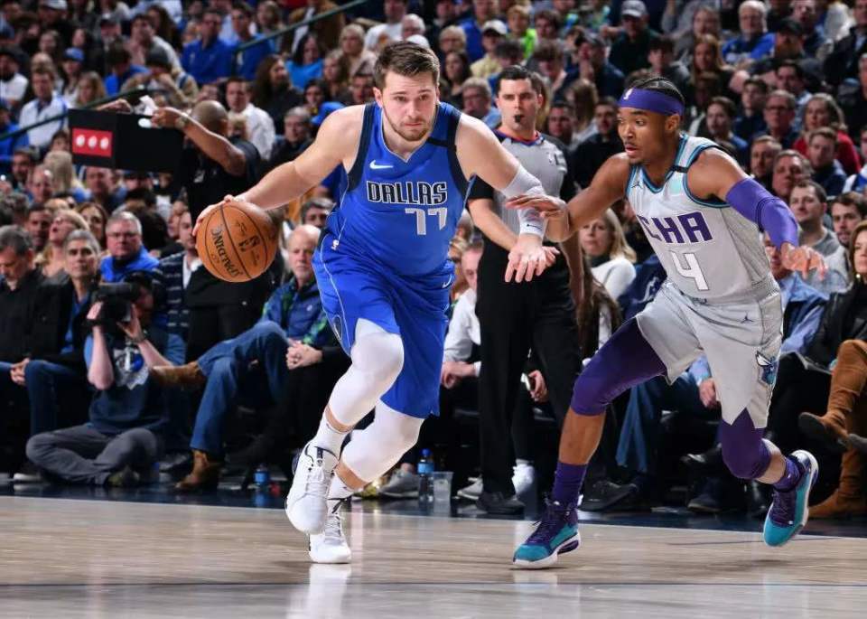 独行侠翻盘勇士，阿德巴约爆发神勇