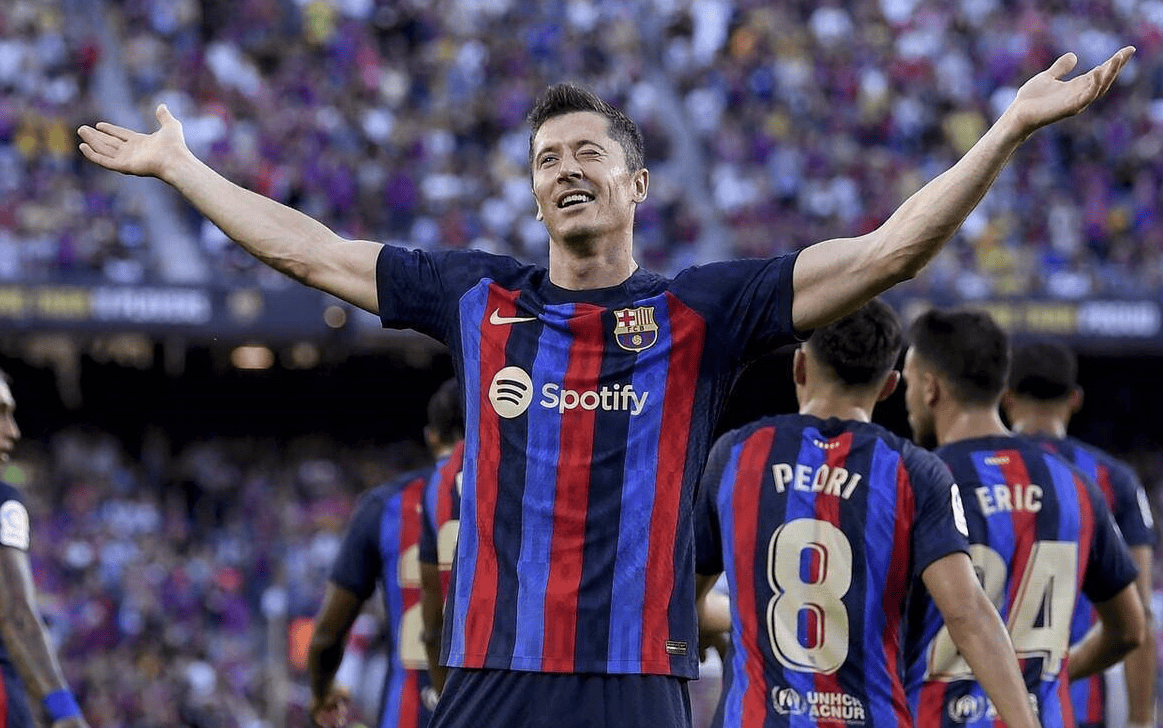 开云官方app入口-奥萨苏纳紧随巴塞罗那，努力取得胜利