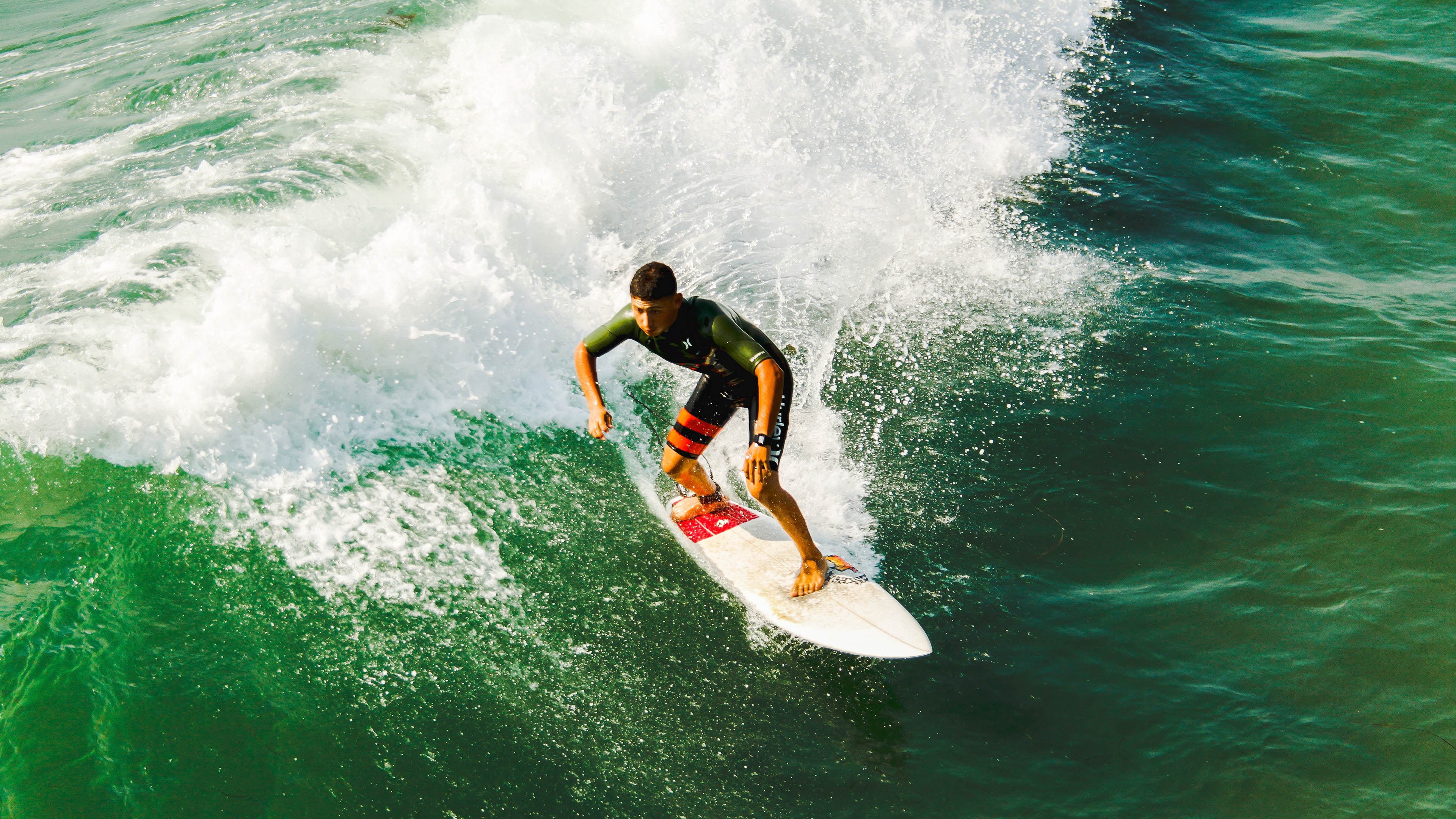 内马尔爆发点燃战火，西班牙血拼那不勒斯，一场定义赛季的欧冠对决