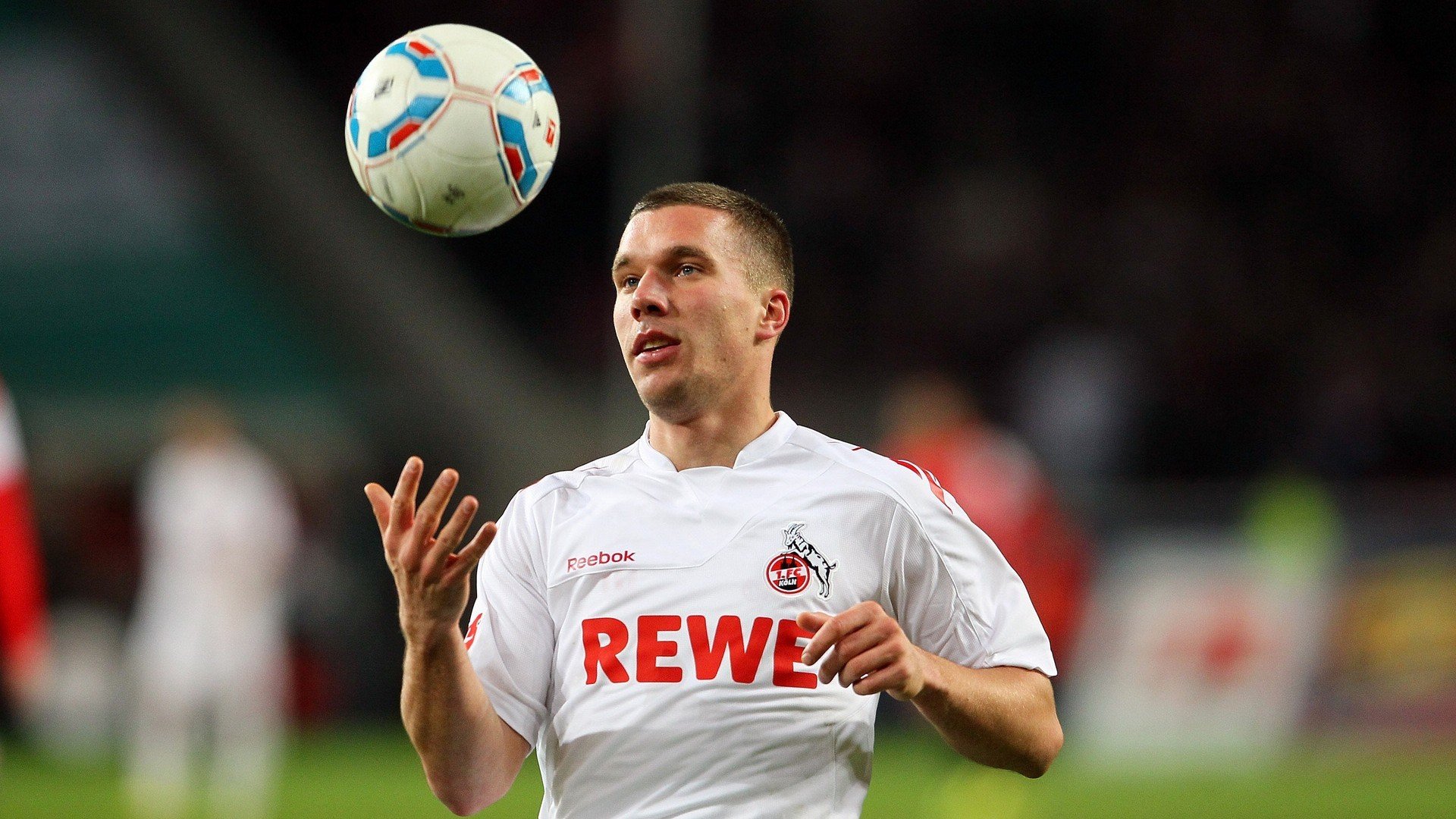 开云体育视频直播-年度焦点之战，骑士铁血防守如何锁死快船豪华进攻？